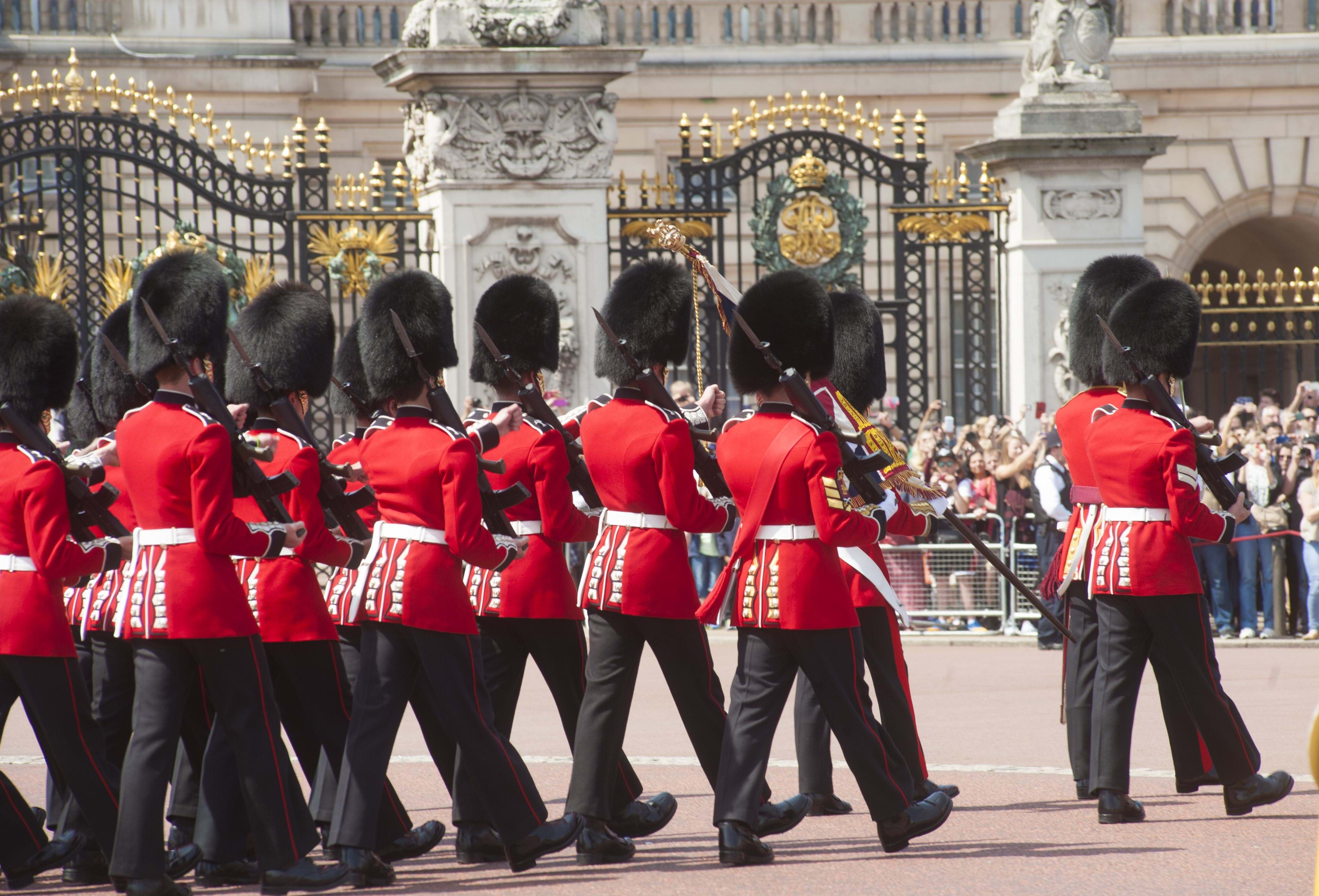 Buckingham Palace Tour & Changing of the Guard City Wonders