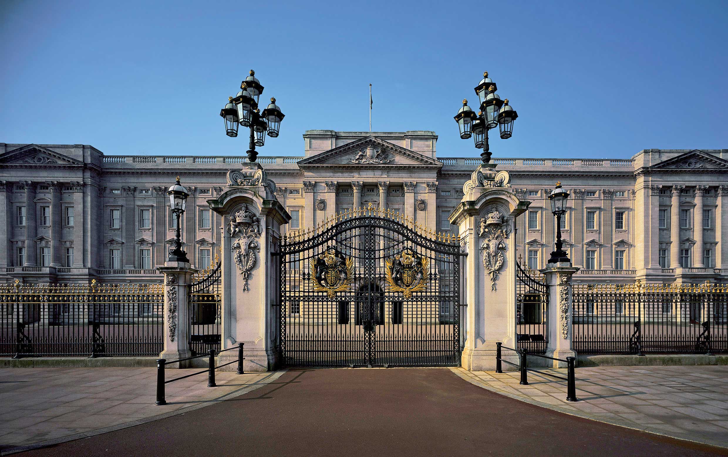 Buckingham Palace Tour Tickets with Afternoon Tea City Wonders