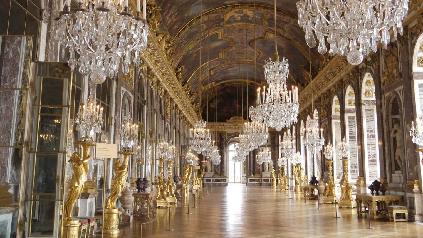 Palace of Versailles Family Tour from Versailles City Wonders