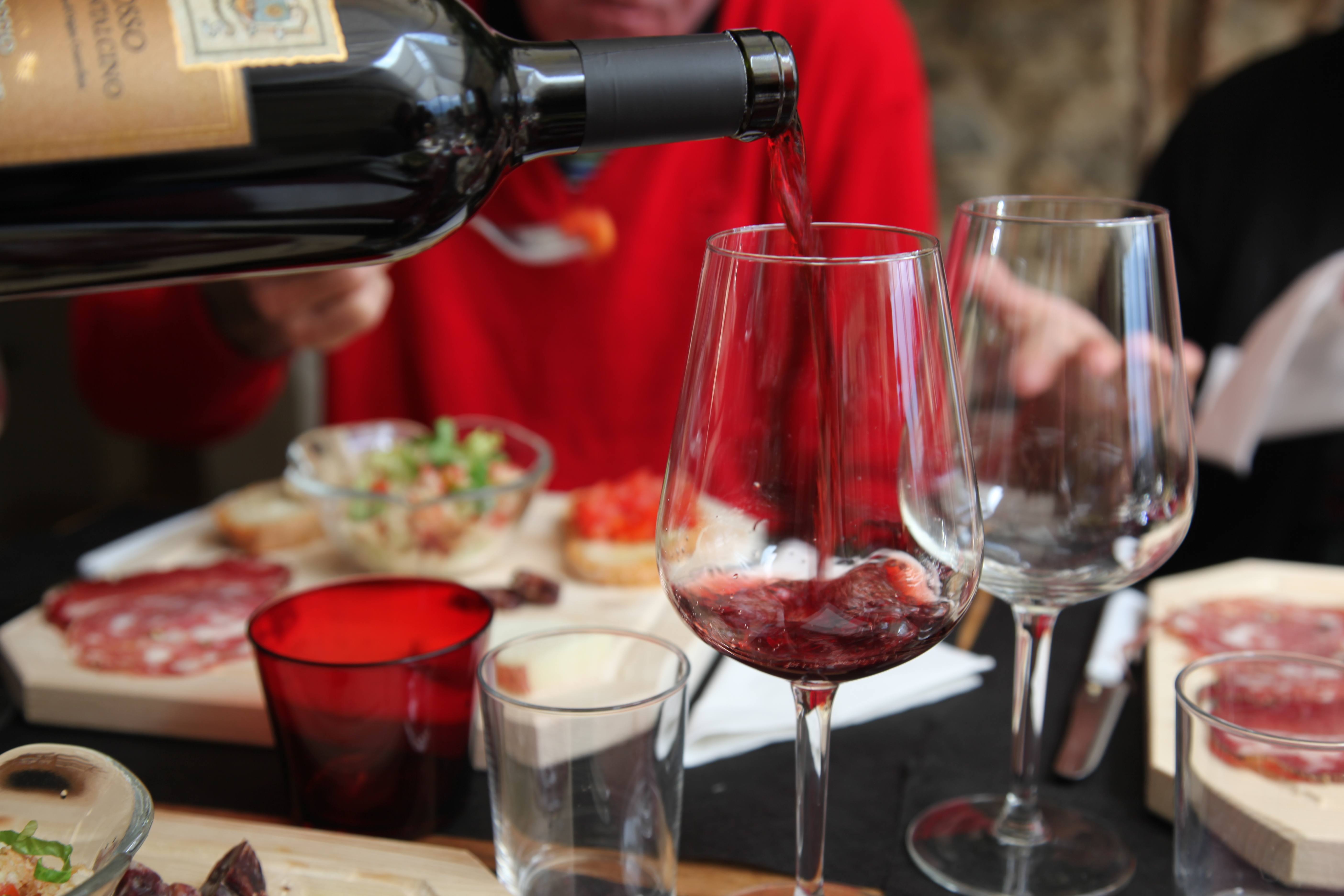 wine tasting trips to italy