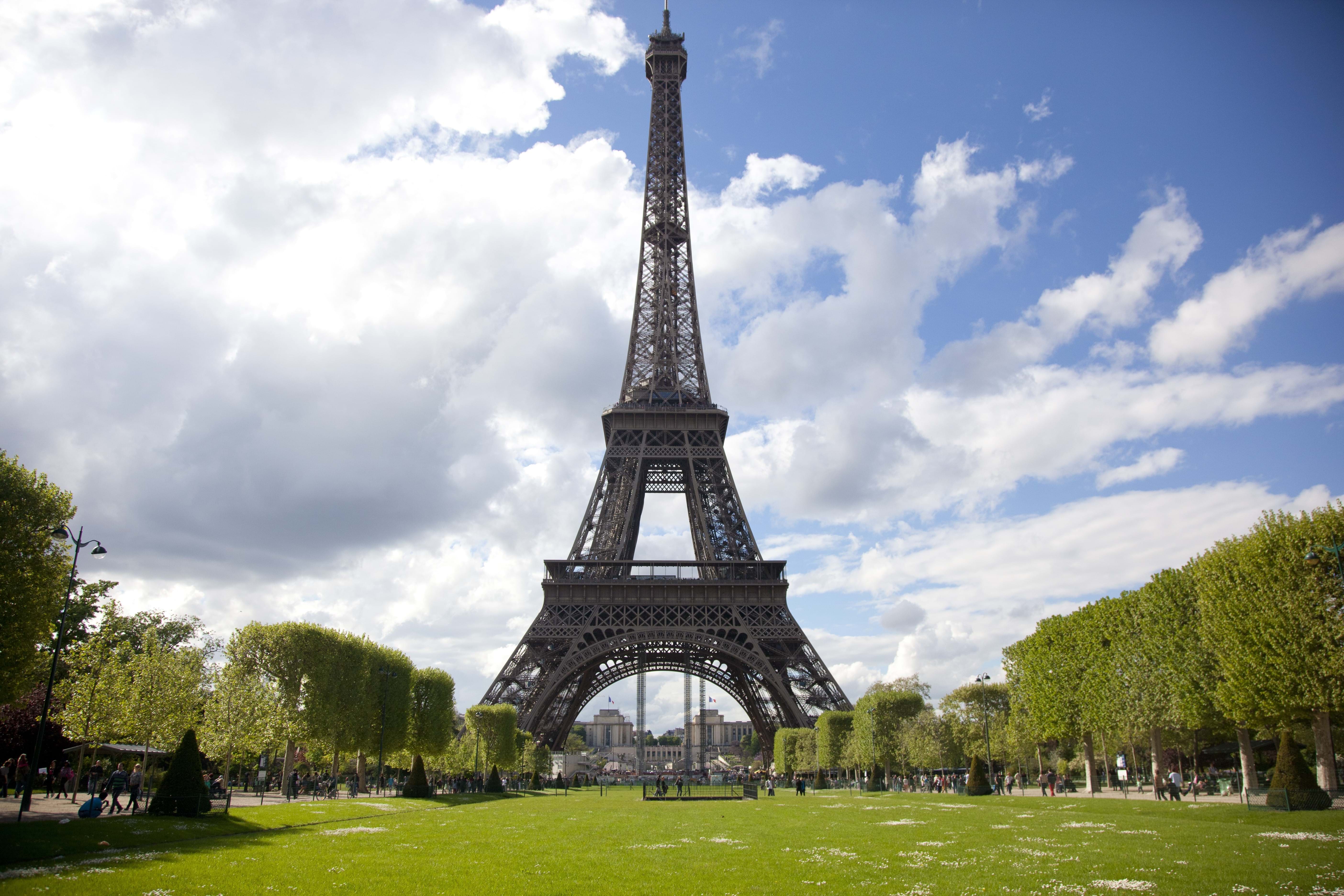 eiffel tower guided tours
