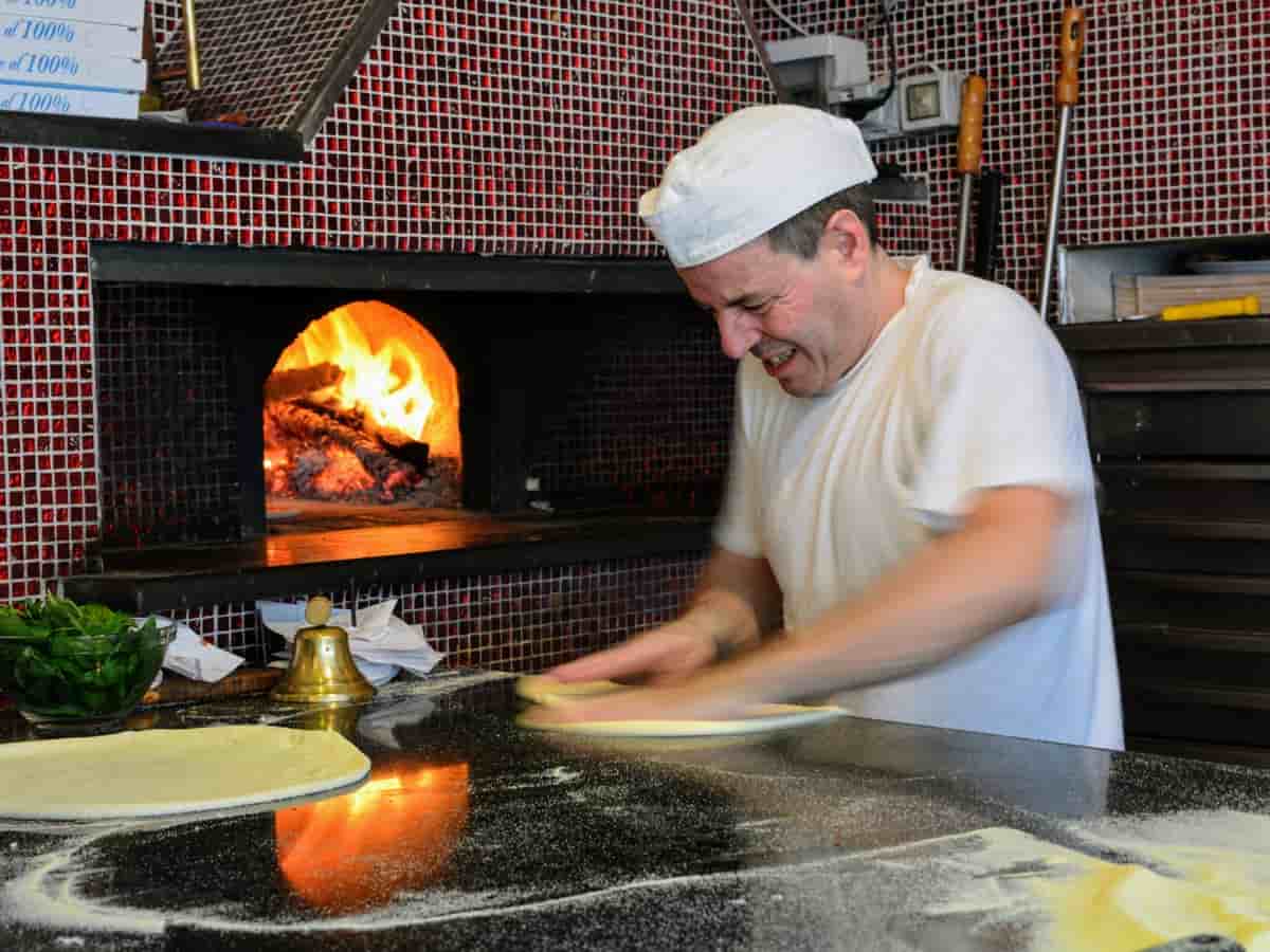 Making Neapolitan Margherita Pizza
