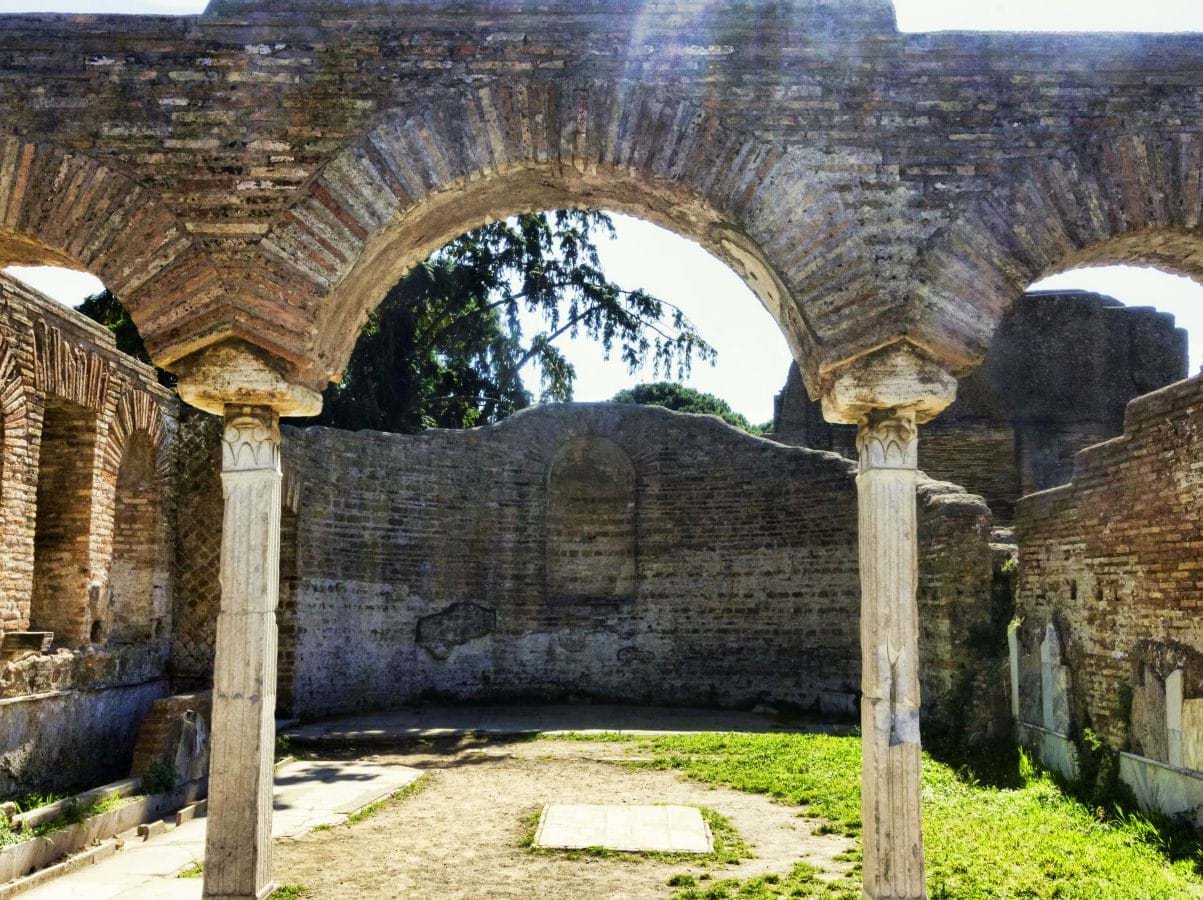 Arch of Domus della Fortuna Annonaria - a rich house in Ostia Antica